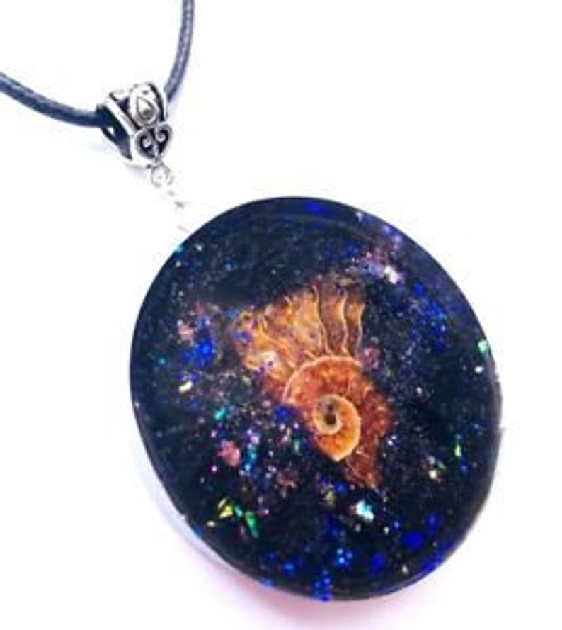 Orgone Orgonite ciondolo Ammonite fossile Madagascar.EMF protection.Energia