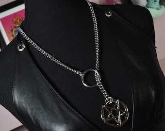 silver pentagram ring Slip chain / Fashion version / goth / alternative / alt fashion / 18+