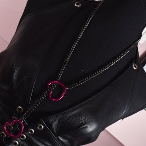 Gunmetal + hot pink heart ring Slip chain / Fashion version / goth / alternative / alt fashion / 18+