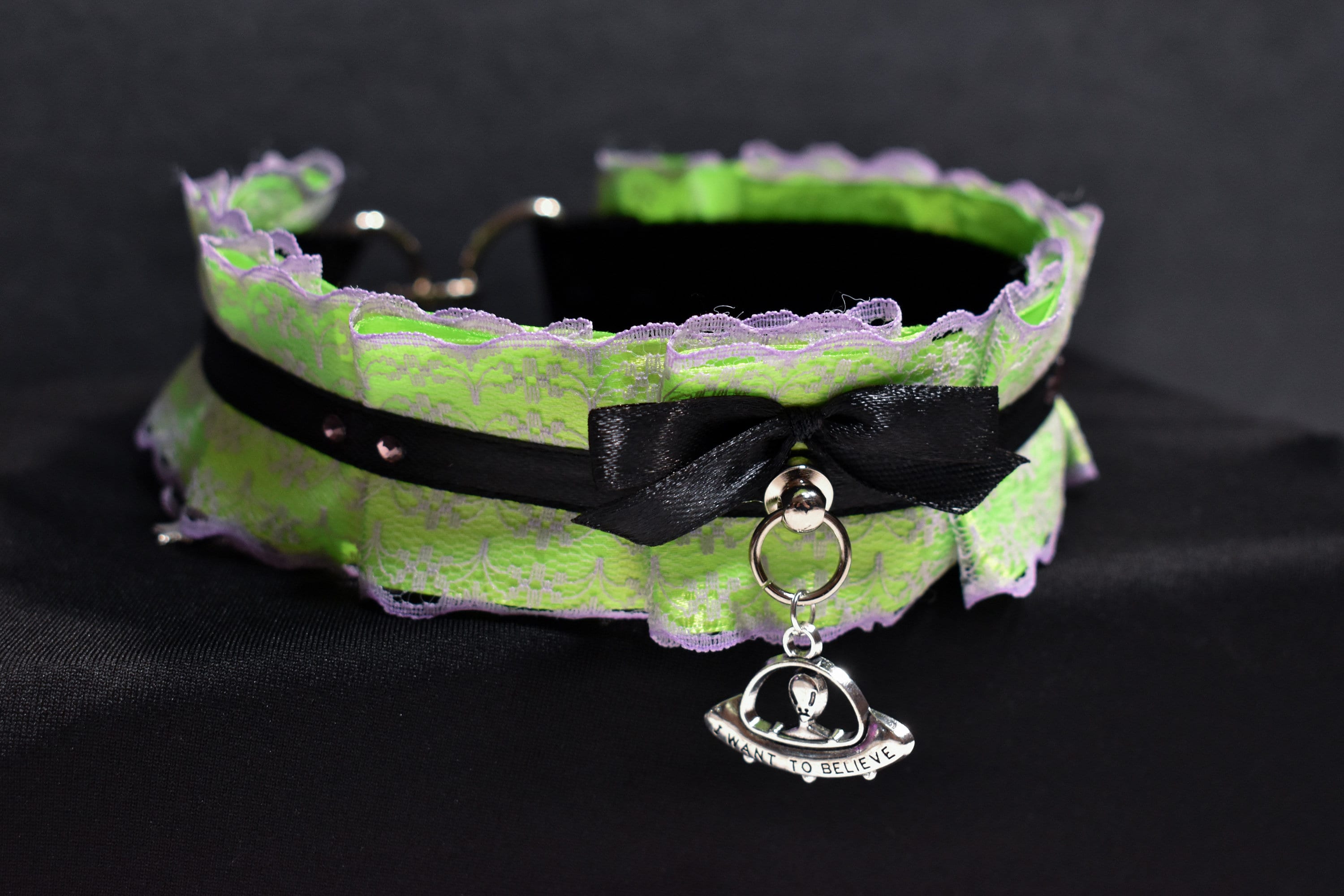 Alien kitten play collar