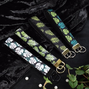 Plant lover keychains / Wrist key chain / witchy keychain / goth / altfashion / pick your style / leaves / monstera