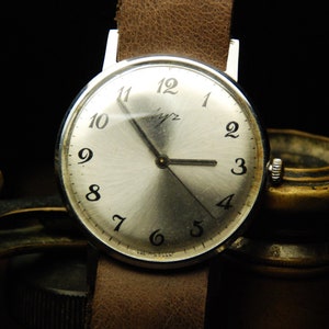 Luch Watch USSR Vintage Heren Ultra Slim Polshorloge Mechanisch cadeau voor hem.