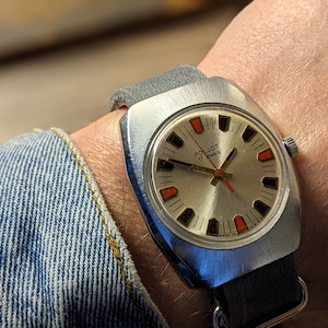 USSR Vintage poljot Men&#39;s Watch +/- new leather strap Vintage men&#39;s watch – mechanical + 2 strap