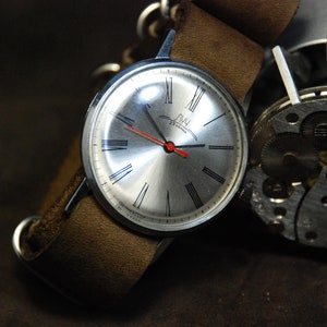 art deco wrist watch&quot;LUCH&quot; made in USSRm Ultra Slim case 23 Jewels 2209 +new leather strap