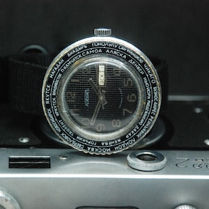 RAKETA World time Cities Vintage USSR mens Wrist watch Rocket 2628H Multifunctional watch .