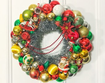 Corona di ornamento natalizio - Colori natalizi - Ornamenti verdi, rossi, argentati e oro