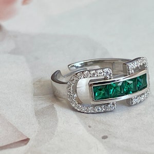 Dainty emerald statment ring,emerald green dainty ring,emerald ring,gift for her,delicate ring,Baguette cut  ring