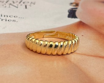 Croissant zegel ring, gouden zegel ring, croisant gouden ring, twist ring, chunky ring, minimlaist koepel ring, pinky ring, zilveren croisant ring