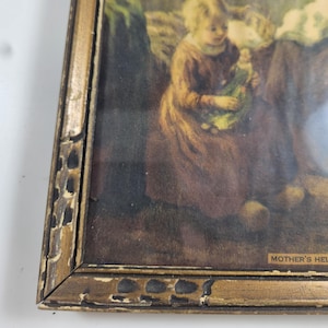 antique carved wood frame to display 9 x 7 inch photo // gold tones // glass front // antique photo included