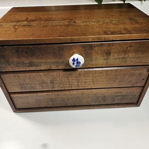 vtg Wood Bread Box, ceramic knob// 16.8 x 10.5 x 10.6 inches