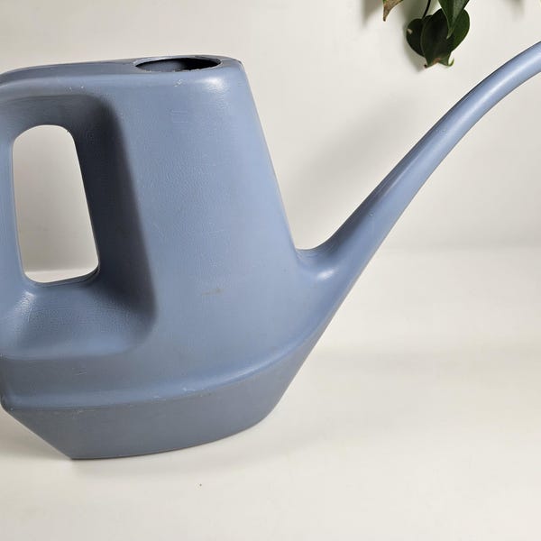 vtg Rubbermaid Watering Can, 1.75 quart