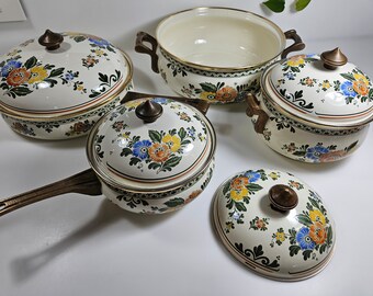 8 piece vtg enameled pot set with 4 pots and 4 lids, brass handles // Asta brand