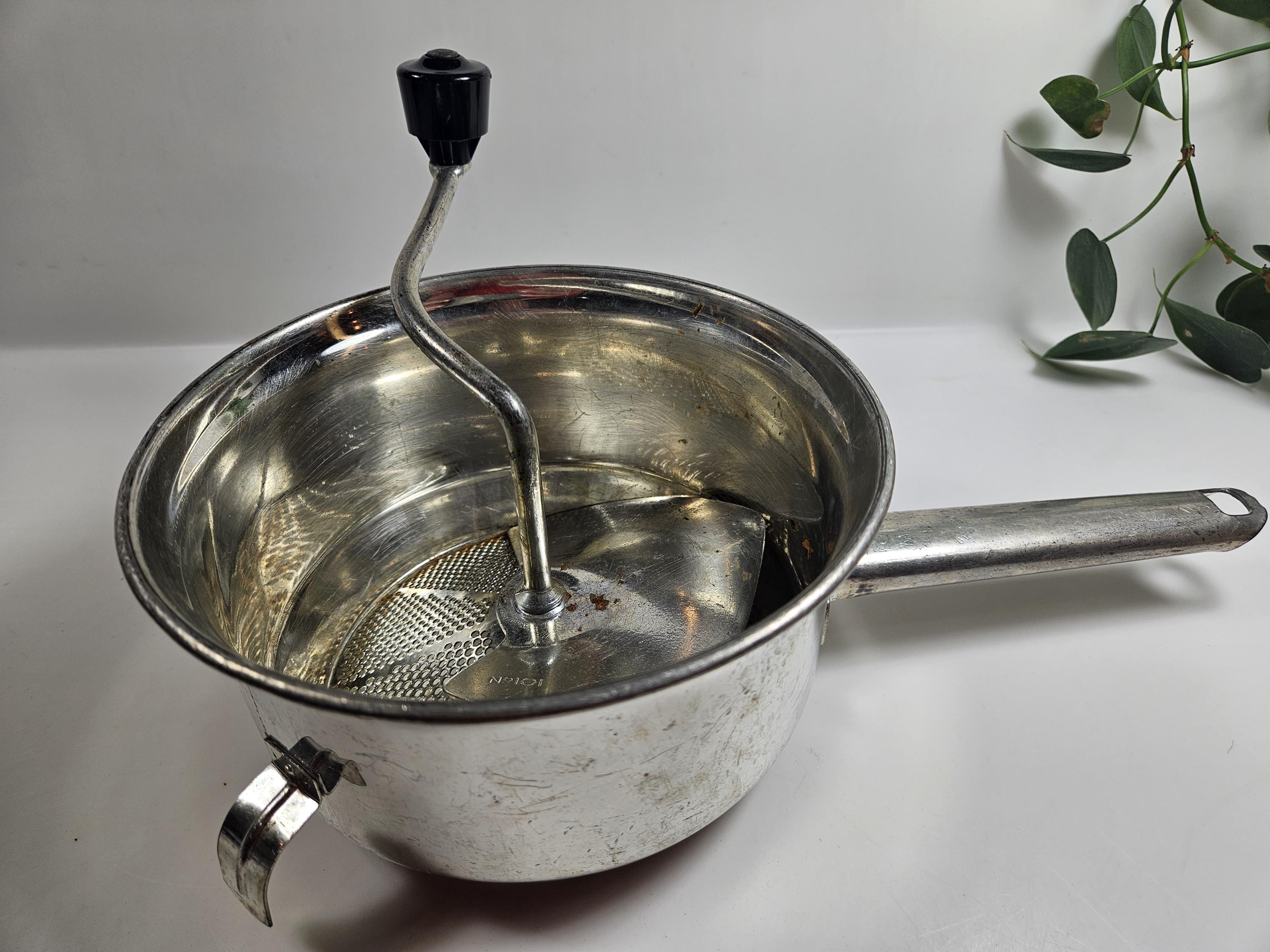 Moulin à Légumes Vintage Foley Steel - Poignées Bois Rouges - Pour Conserves - Occasion