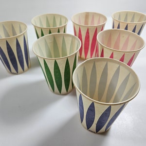 7-piece Dixie Waxed Paper Cups, 9 ounce // Surfer pattern, 3 colors // unused // 3.6 inches tall