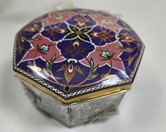 vtg Meister Floral Tin with candy, unopened // 5 x 2.75 inches // made in Brazil