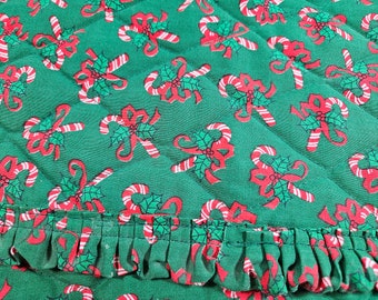 set of 4 vtg candy cane quilted oval place mats, each 18 x 13 inches