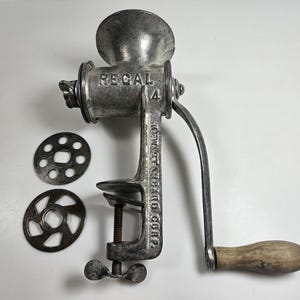 vtg meat grinder set, Regal #4 // made in USA // 3 grinding plates, ready to use