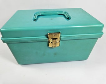 vtg 1960s acrylic sewing box, turquoise // 10 x 6.5 x 5.5" // Wil-Hold Wilson Mfg Sunbury PA made in USA