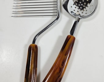 2-piece vtg kitchen tools, faux tortoiseshell handles poss. bakelite // cake break + serrated slotted spoon
