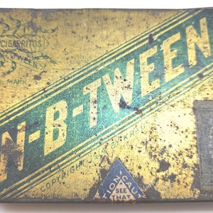Antique empty tin case, In-B-Tween Cigarritos // 1914 lid date, Kraus & Co short cigars Cigars // 4.125 x 2.8 x 0.8 inch // hinged lid
