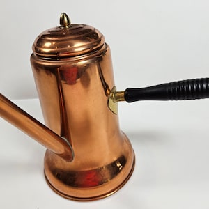 vtg copper kettle with wood handle // Coppercraft Guild, Taunton Mass // 8.25 inches tall