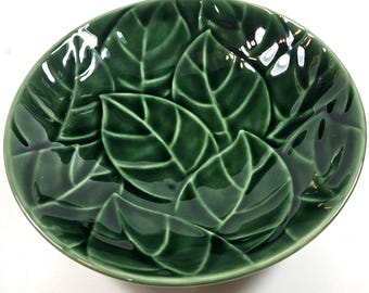 vtg 'Jade Leaves' Pier 1 bowl, 10.25 inch diameter x 2.5 inches tall