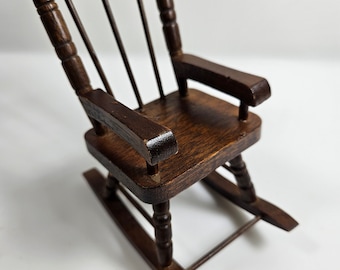 Vtg mini wood rocking chair, 5 x 4 x 2.5 inches