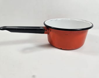 Vintage Enameled orange cookpot, 3 cup capacity