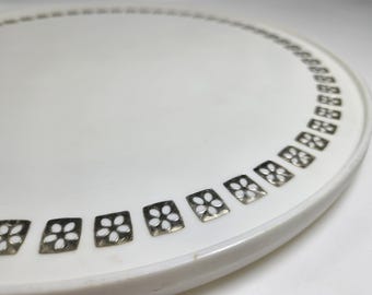 vtg plastic &#39;lazy susan&#39; rotating tray, Rubbermaid brand // 13 inch diameter // gold daisy pattern on white