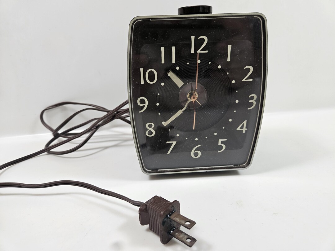 Vtg Working Electric Clock, Plug In, Brown // 5.5 X 4.5 X 2.5 Inches - Etsy