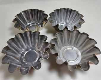 4 vtg fluted scalloped baking molds, 4 inches diameter at top