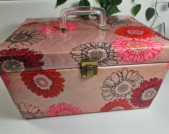 vtg mid century Sewing Basket, pink floral // lucite handle // 14.75 x 10.5 x 8.25 inches