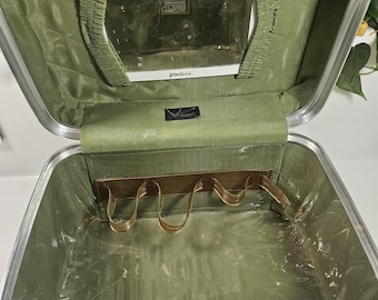 vtg yellow Ventura travel case with mirror