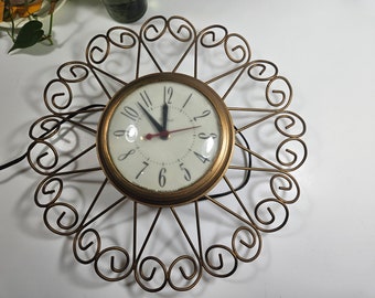 vtg MCM metal starburst wall clock, working // 14 inches across // electric plug-in // made in USA United Clock Corp, NY