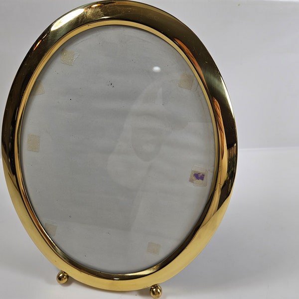 vtg oval 8 x 10 inch solid brass picture frame with glass cover, tabletop or hanging