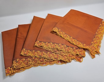 5 vtg Orange cloth napkins, lace edge // 18 inches square // mid century 1970s