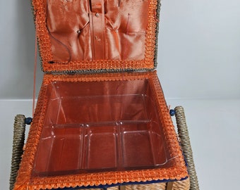 vtg mid century Wicker Sewing Basket, peach satin tufted fabric interior // 9 x 8.5 x 6.5 inches