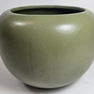vtg jadeite to sage green pottery plant pot, 5.5" tall x 7" wide