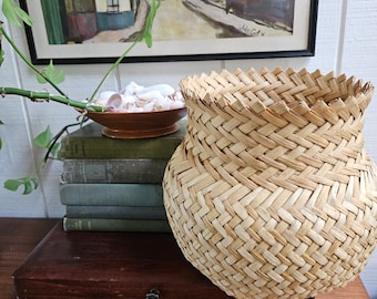 vtg large palm frond woven basket vase // 10 x 10 x 10 inches // made in Mexico