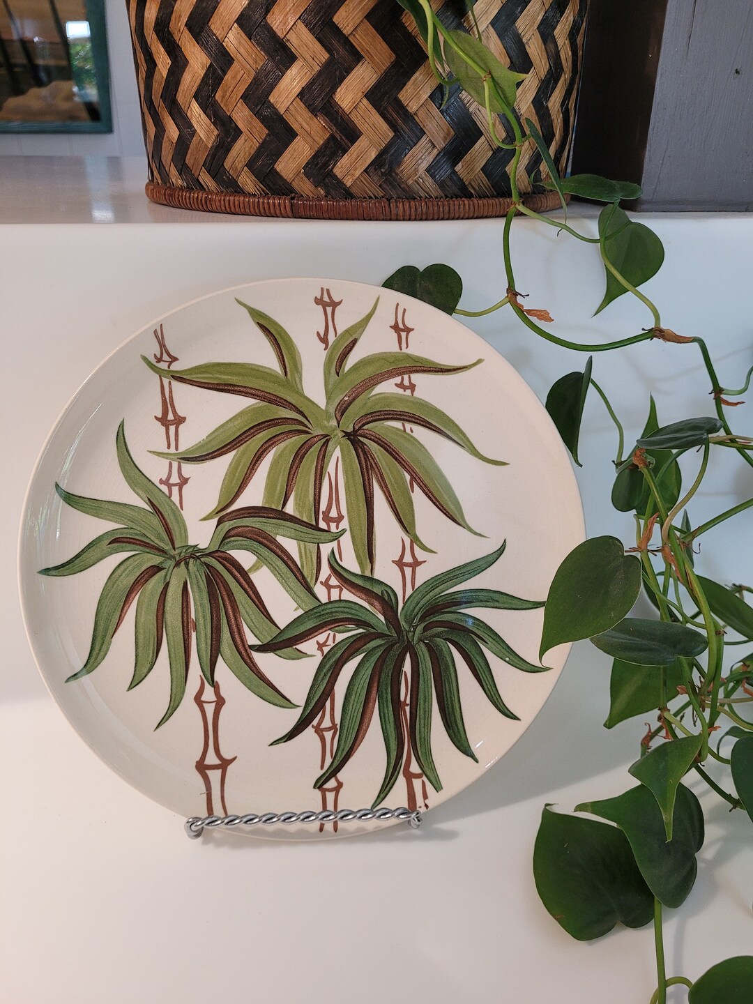 Vtg Ceramic Plate With Display Stand Hanging Ferns // 10 Etsy