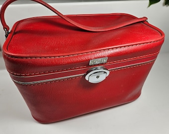 vtg red 1960s travel case, Amelia Earhart brand // 14 x 9 x 9 inches // red vinyl