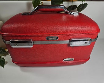 vtg cherry pinkish-red 1960s American Tourister 'Tiara' travel case with mirror