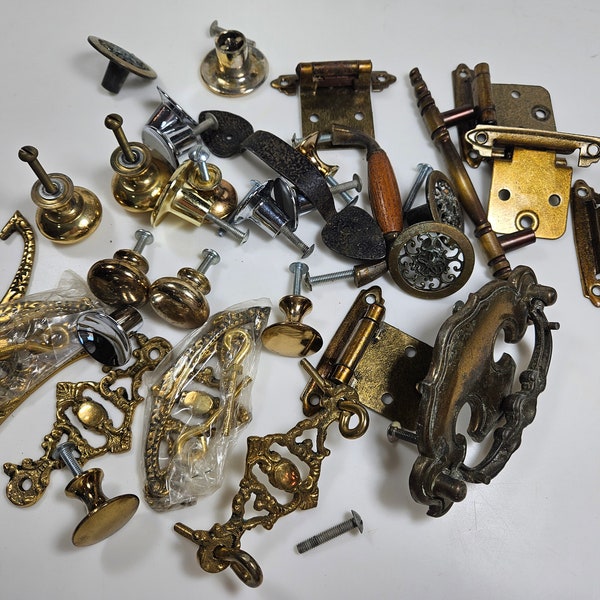 2.75 pounds of misc vintage drawer pulls, knobs, hinges, etc // brass, other metals // screws included