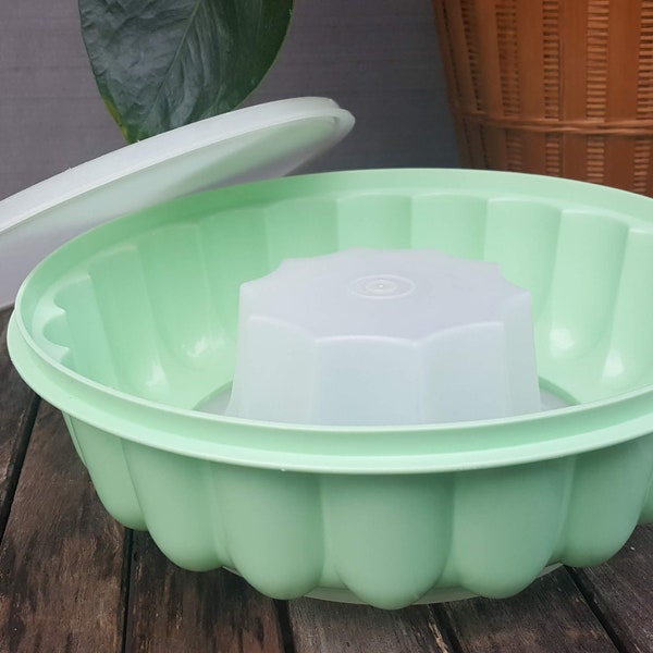 Tupperware Jello Mold with Lid, or replacement bottom seal // item 1202 // cake mold bundt pan