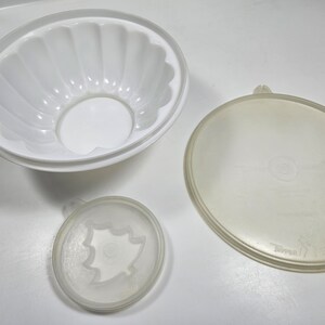 Tupperware Jell-N-Serve Jello Mold