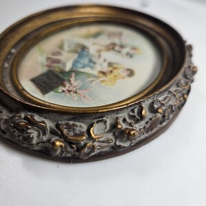 antique or vtg floral carved oval frame for 4 x 3 inch photo // glass front // no hanger or easel