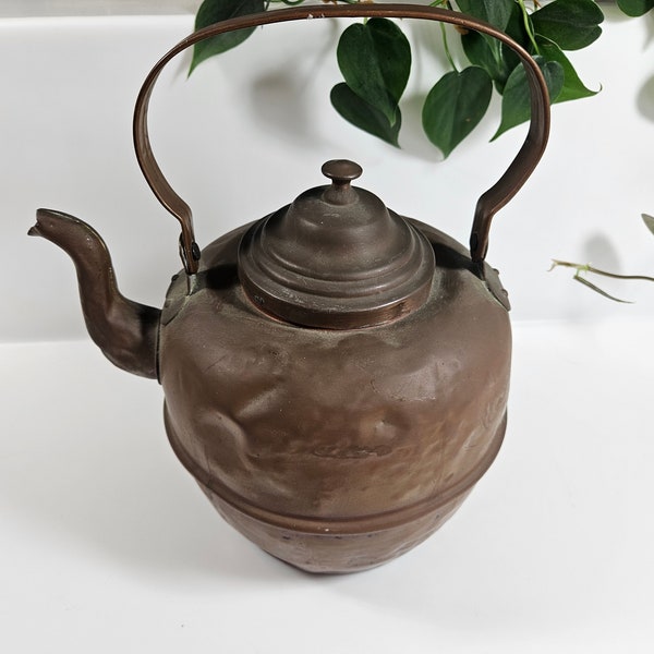 Antique large Copper Kettle, hand-hammered // 11.5 inches tall to top of handle, 8 inches diameter