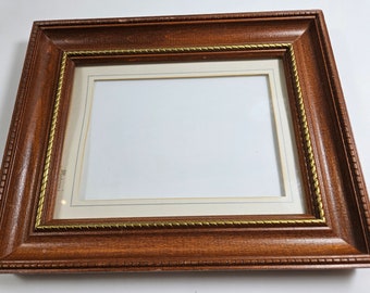 vtg 6x8 inch solid wood frame // outer dimensions 10.5 x 8.5 inches