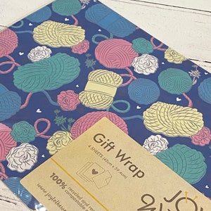 Vier Bögen umweltfreundliches Geschenkpapier 100% Recycled Geschenkpapier Geburtstag Weihnachten Wolle & Blumen Geschenke für Stricker Strick- und Häkelgarn