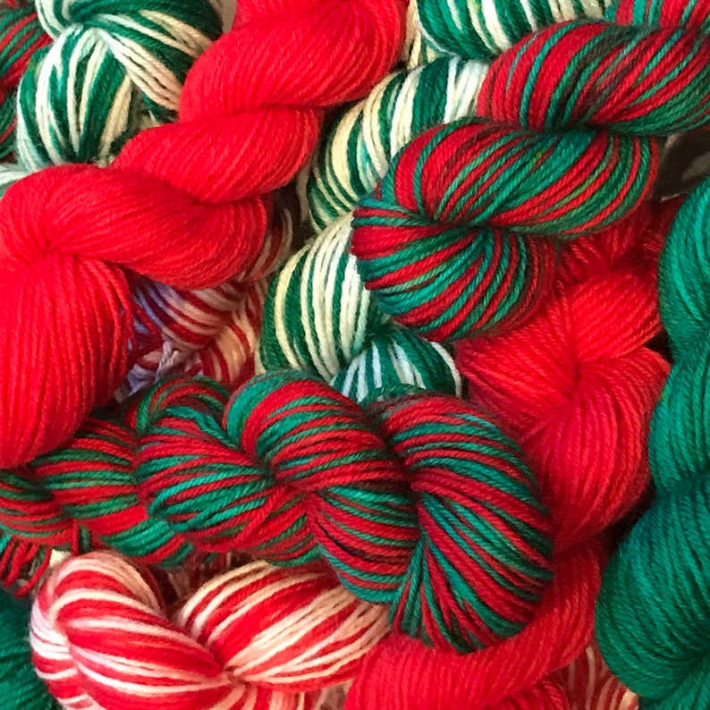 80m each Christmas Mini-Skein Yarn Set Progress Keeper Hand-Dyed Hand-Painted 4-ply Sock Wool 5 x 20g Red Green Off White Self-Striping